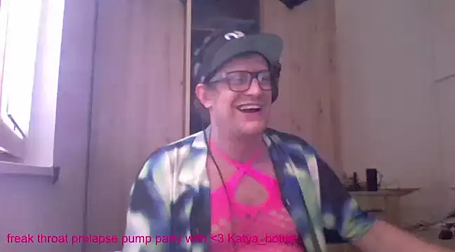 Snapshot of Bigthroaterboy chatting on 01/24/25, 01:57 Bigthroaterboy online show from 01/24/25, 01:57