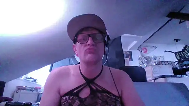 Bigthroaterboy online show from 10/29/25, 09:19