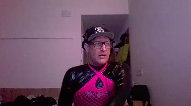 Snapshot of Bigthroaterboy chatting on 03/07/25, 06:57 Bigthroaterboy online show from 03/07/25, 06:57