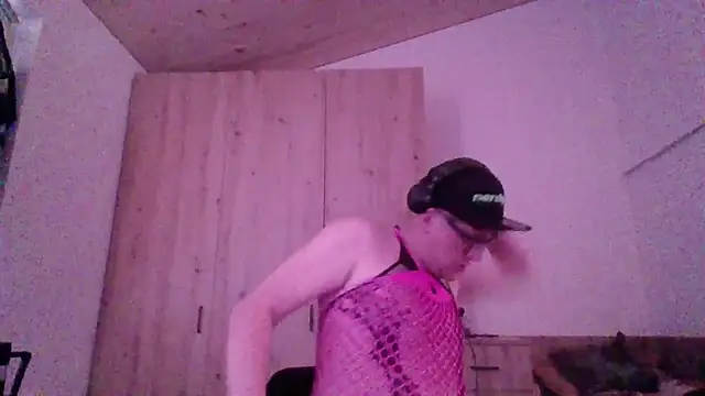 Snapshot of Bigthroaterboy chatting on 10/09/25, 09:54 Bigthroaterboy online show from 10/09/25, 09:54