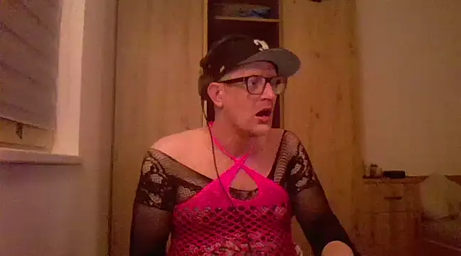 Snapshot of Bigthroaterboy chatting on 02/09/25, 02:17 Bigthroaterboy online show from 02/09/25, 02:17