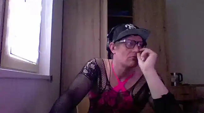 Snapshot of Bigthroaterboy chatting on 01/27/25, 01:52 Bigthroaterboy online show from 01/27/25, 01:52