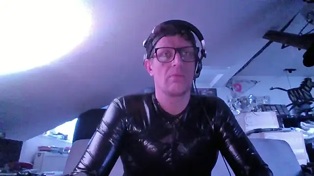 Bigthroaterboy online show from 10/30/25, 09:29