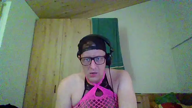 Snapshot of Bigthroaterboy chatting on 09/24/25, 05:19 Bigthroaterboy online show from 09/24/25, 05:19