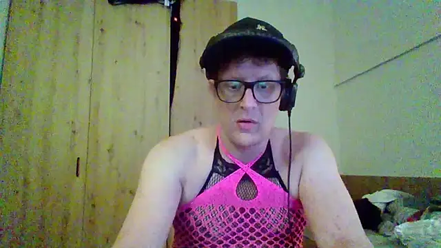Snapshot of Bigthroaterboy chatting on 09/09/25, 04:22 Bigthroaterboy online show from 09/09/25, 04:22