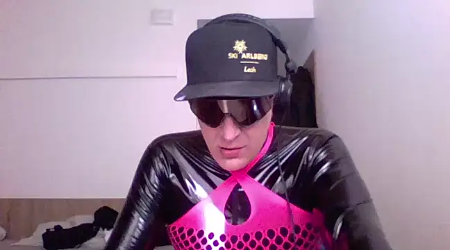 Snapshot of Bigthroaterboy chatting on 03/11/25, 11:33 Bigthroaterboy online show from 03/11/25, 11:33