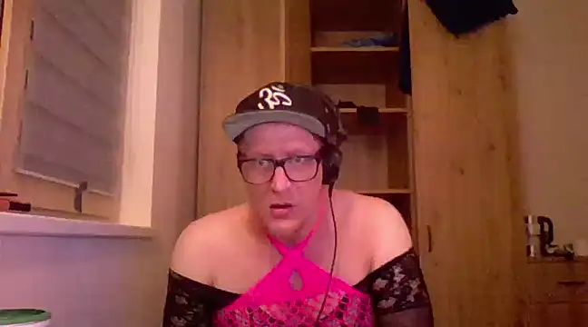 Snapshot of Bigthroaterboy chatting on 03/01/25, 05:09 Bigthroaterboy online show from 03/01/25, 05:09