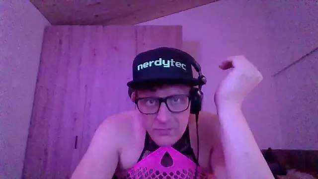 Snapshot of Bigthroaterboy chatting on 10/08/25, 07:58 Bigthroaterboy online show from 10/08/25, 07:58