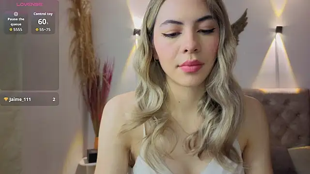 Snapshot of Nathaly-sky chatting on 07/06/26, 10:11 Nathaly-sky online show from 07/06/26, 10:11