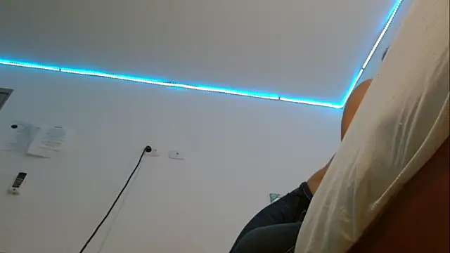 Snapshot of YUSELFI_ROSS_ chatting on 03/19/25, 12:23 YUSELFI ROSS online show from 03/19/25, 12:23