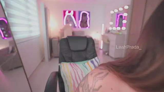 LeahPrada  online show from 01/18/26, 09:07