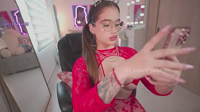 LeahPrada  online show from 07/10/26, 06:08