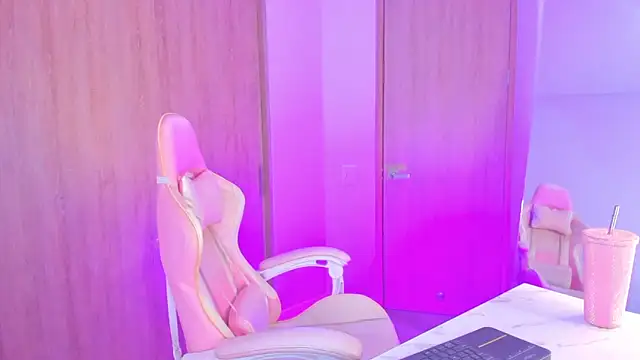 Snapshot of angelinalodge1 chatting on 01/25/25, 08:21 angelinalodge1 online show from 01/25/25, 08:21