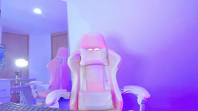 Snapshot of angelinalodge1 chatting on 02/27/25, 04:46 angelinalodge1 online show from 02/27/25, 04:46