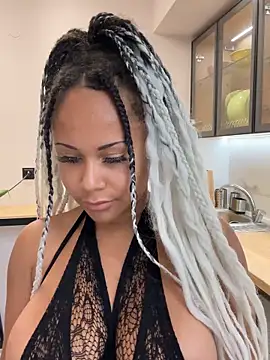 Snapshot of HaileyDiana chatting on 10/23/25, 05:22 HaileyDiana online show from 10/23/25, 05:22