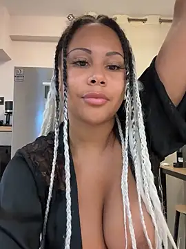 Snapshot of HaileyDiana chatting on 10/24/25, 06:29 HaileyDiana online show from 10/24/25, 06:29