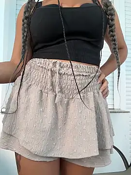 Snapshot of HaileyDiana chatting on 11/23/25, 12:48 HaileyDiana online show from 11/23/25, 12:48