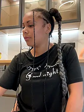 Snapshot of HaileyDiana chatting on 11/12/25, 08:01 HaileyDiana online show from 11/12/25, 08:01