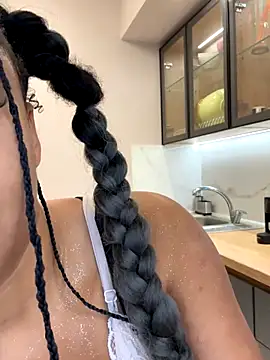 Snapshot of HaileyDiana chatting on 11/24/25, 12:27 HaileyDiana online show from 11/24/25, 12:27