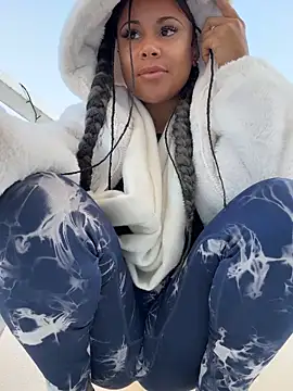 Snapshot of HaileyDiana chatting on 12/15/25, 10:43 HaileyDiana online show from 12/15/25, 10:43