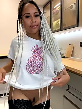 HaileyDiana online show from 10/18/25, 09:11
