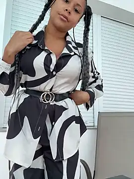 Snapshot of HaileyDiana chatting on 11/16/25, 10:20 HaileyDiana online show from 11/16/25, 10:20