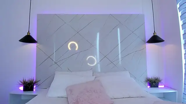 ANTONELLA  ROUSE  online show from 04/10/26, 07:32