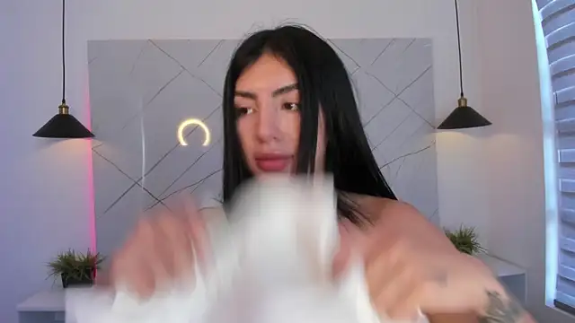 ANTONELLA  ROUSE  online show from 11/17/25, 08:24