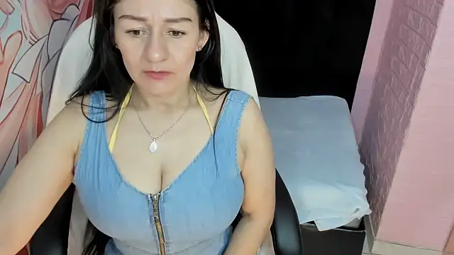 Snapshot of AllysonMilf69 chatting on 10/08/25, 02:29 AllysonMilf69 online show from 10/08/25, 02:29