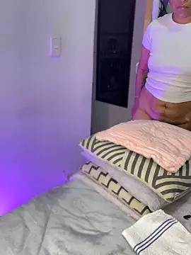 Snapshot of ANA_CARTER chatting on 10/11/25, 11:39 ANA CARTER online show from 10/11/25, 11:39