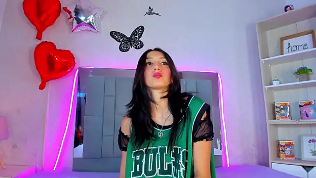 LyaEvanss online show from 02/05/25, 03:23