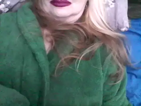 Snapshot of CarlyTreat chatting on 02/23/25, 05:18 CarlyTreat online show from 02/23/25, 05:18