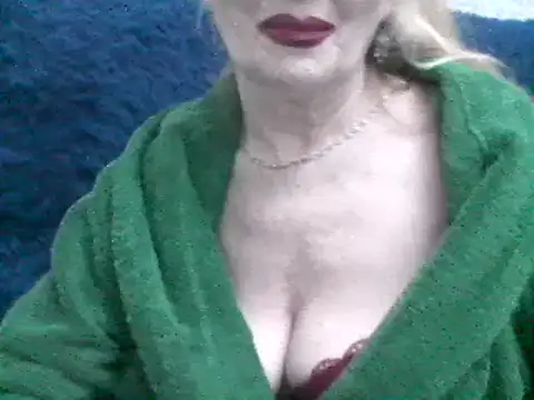 Snapshot of CarlyTreat chatting on 02/18/25, 09:09 CarlyTreat online show from 02/18/25, 09:09