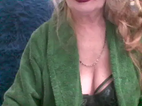 Snapshot of CarlyTreat chatting on 02/20/25, 06:13 CarlyTreat online show from 02/20/25, 06:13