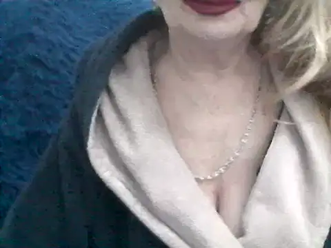 Snapshot of CarlyTreat chatting on 02/13/25, 06:05 CarlyTreat online show from 02/13/25, 06:05
