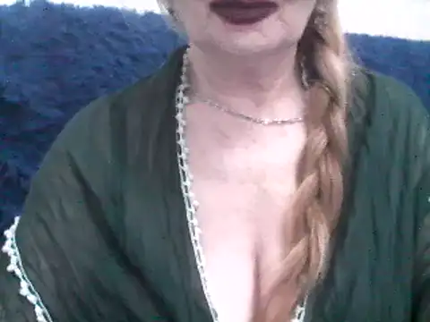 Snapshot of CarlyTreat chatting on 03/18/25, 03:55 CarlyTreat online show from 03/18/25, 03:55