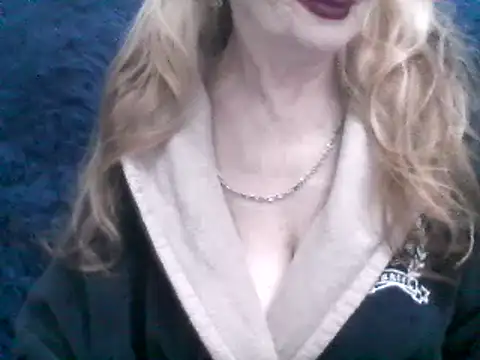 Snapshot of CarlyTreat chatting on 02/12/25, 04:44 CarlyTreat online show from 02/12/25, 04:44