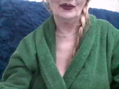 Snapshot of CarlyTreat chatting on 02/26/25, 08:47 CarlyTreat online show from 02/26/25, 08:47