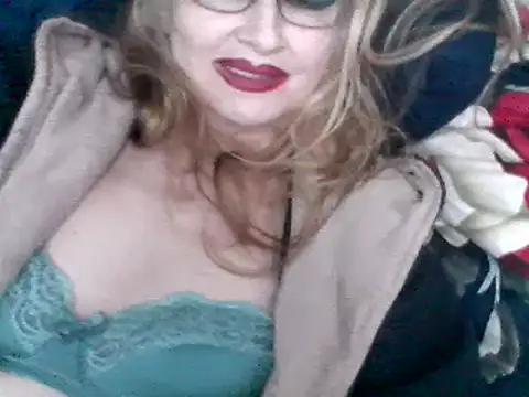 Snapshot of CarlyTreat chatting on 02/14/25, 08:05 CarlyTreat online show from 02/14/25, 08:05