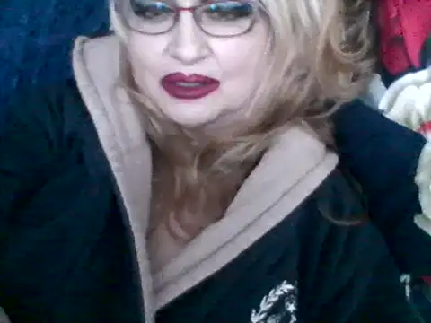 Snapshot of CarlyTreat chatting on 02/15/25, 07:39 CarlyTreat online show from 02/15/25, 07:39