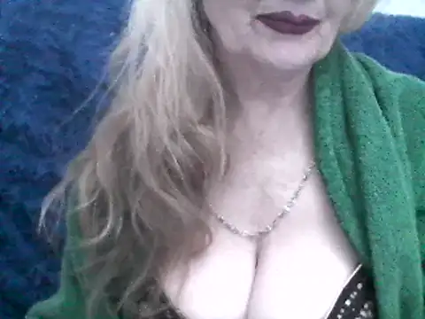 Snapshot of CarlyTreat chatting on 03/12/25, 02:34 CarlyTreat online show from 03/12/25, 02:34
