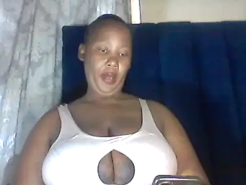 Snapshot of NippleMilkXx chatting on 10/31/25, 08:11 NippleMilkXx online show from 10/31/25, 08:11