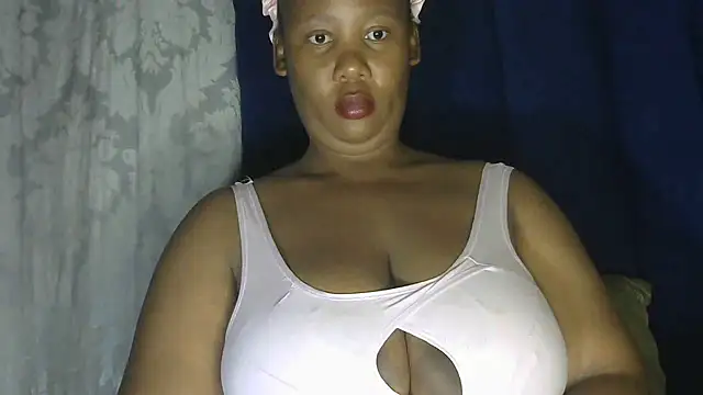 Snapshot of NippleMilkXx chatting on 11/06/25, 02:15 NippleMilkXx online show from 11/06/25, 02:15