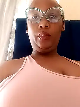 Snapshot of NippleMilkXx chatting on 10/25/25, 07:29 NippleMilkXx online show from 10/25/25, 07:29