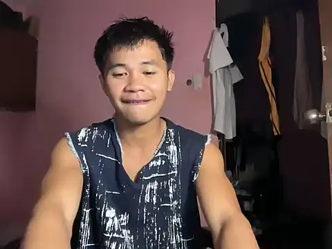 Snapshot of RaVeN354 chatting on 09/20/25, 05:40 RaVeN354 online show from 09/20/25, 05:40