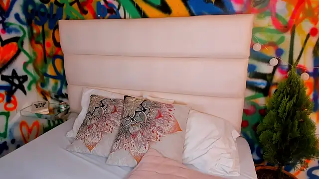 Liana Bernocchi online show from 11/16/25, 08:57