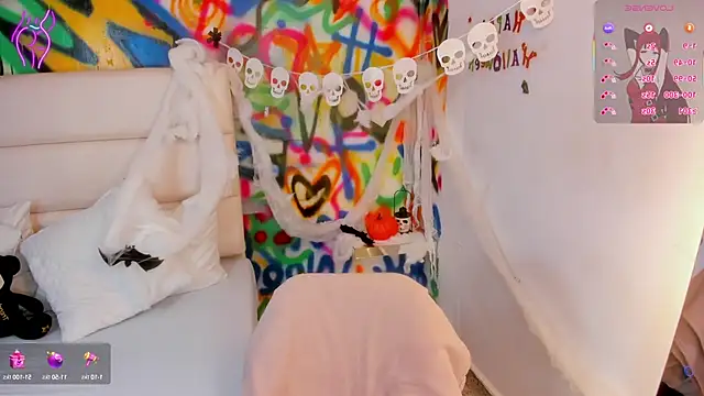 Liana Bernocchi online show from 10/15/25, 08:06