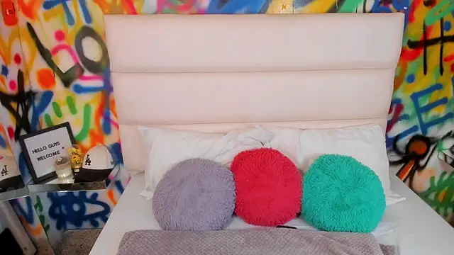 Liana Bernocchi online show from 01/11/26, 08:27