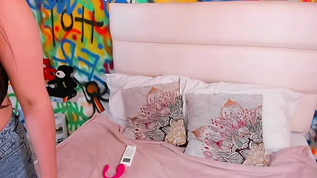 Liana Bernocchi online show from 02/11/26, 09:25