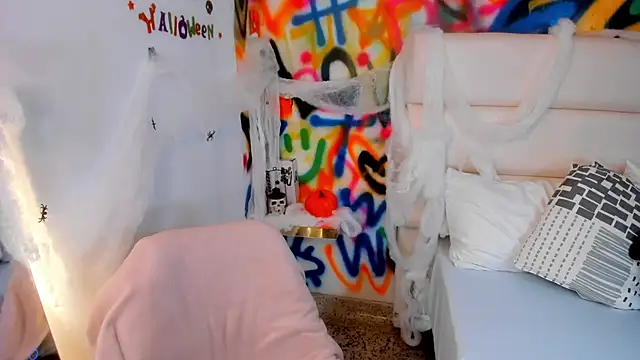 Liana Bernocchi online show from 09/29/25, 09:09